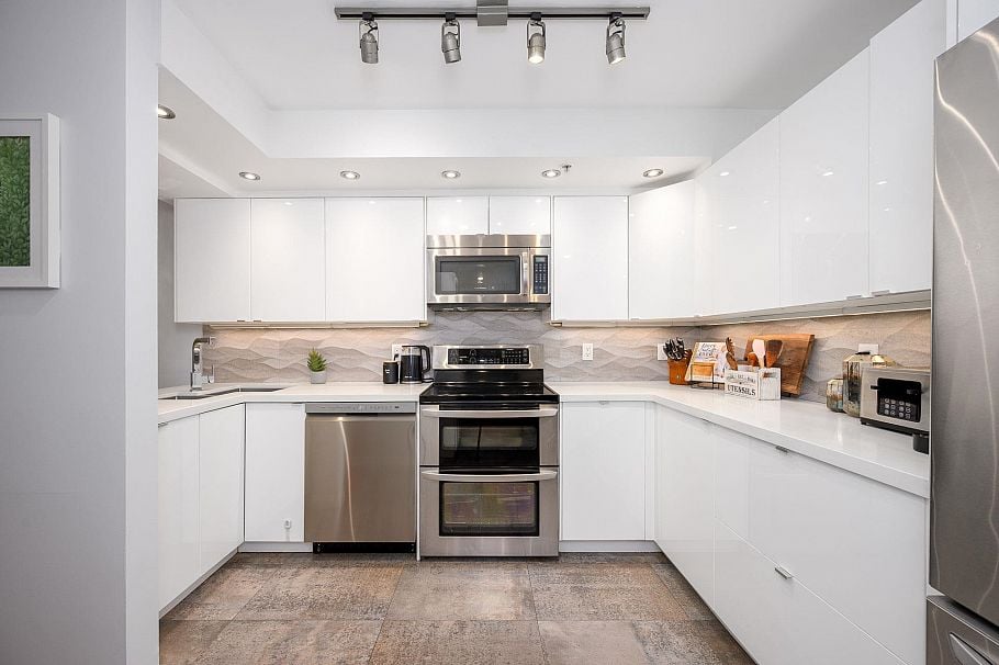 104 1500 Pendrell Street Vancouver, BC - 9