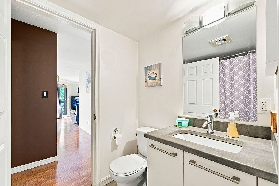 104 2181 Panorama Drive North Vancouver, BC - 19