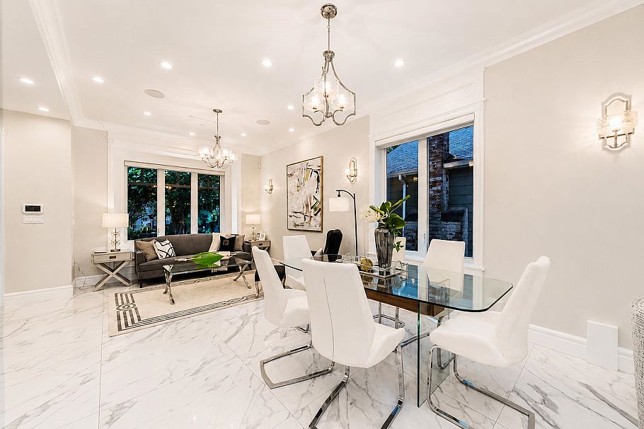 4627 W 15th Avenue Vancouver, BC - 4