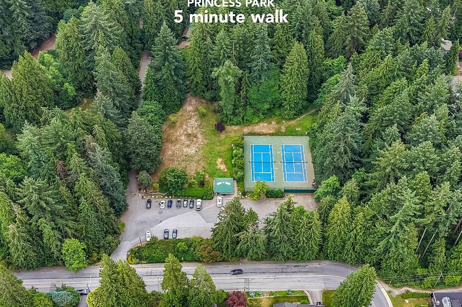 628 E St. James Road North Vancouver, BC - 31