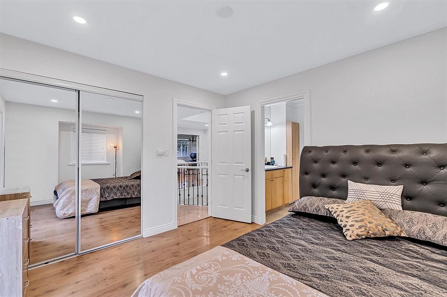 1219 Arborlynn Drive North Vancouver, BC - 24
