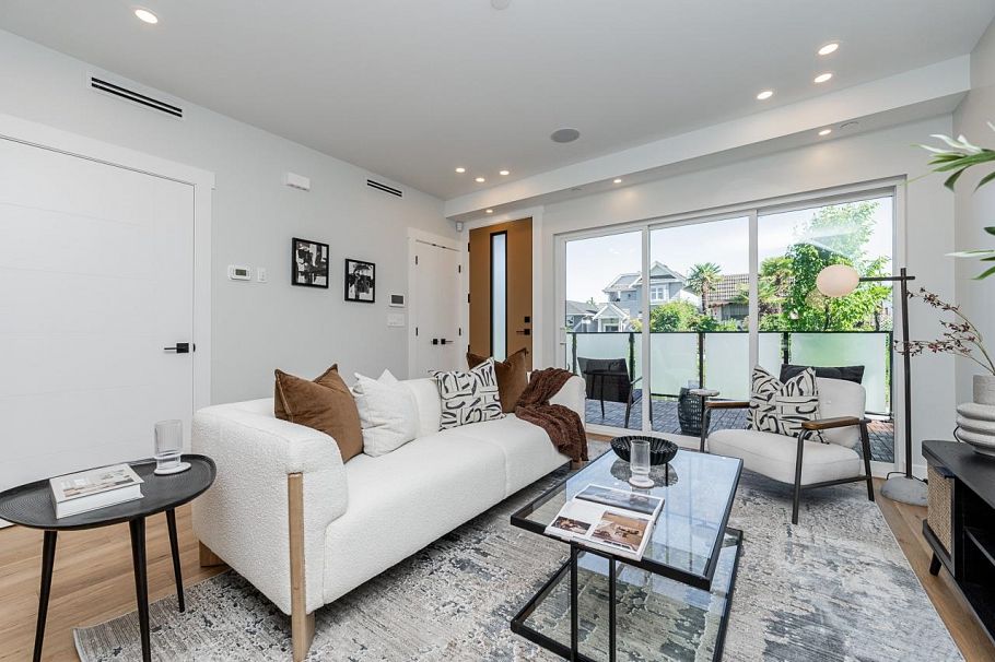 2 676 E 22nd Avenue Vancouver, BC - 12