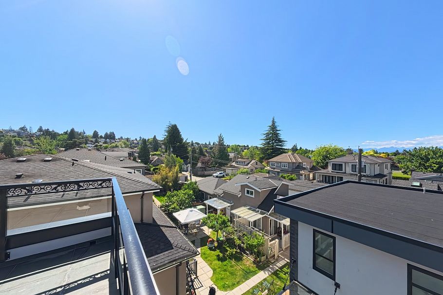 2 2557 W King Edward Avenue Vancouver, BC - 17