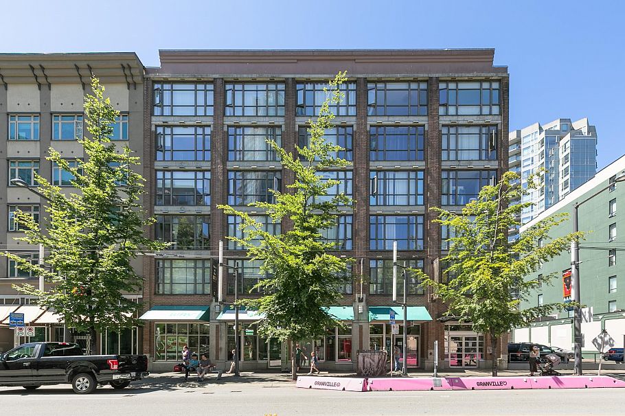 307 1249 Granville Street Vancouver, BC - 2