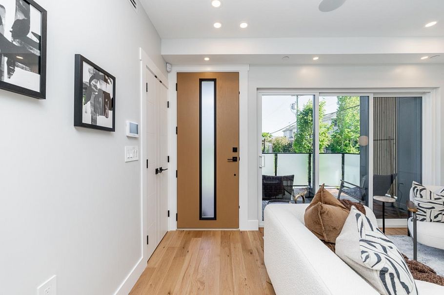 2 676 E 22nd Avenue Vancouver, BC - 4