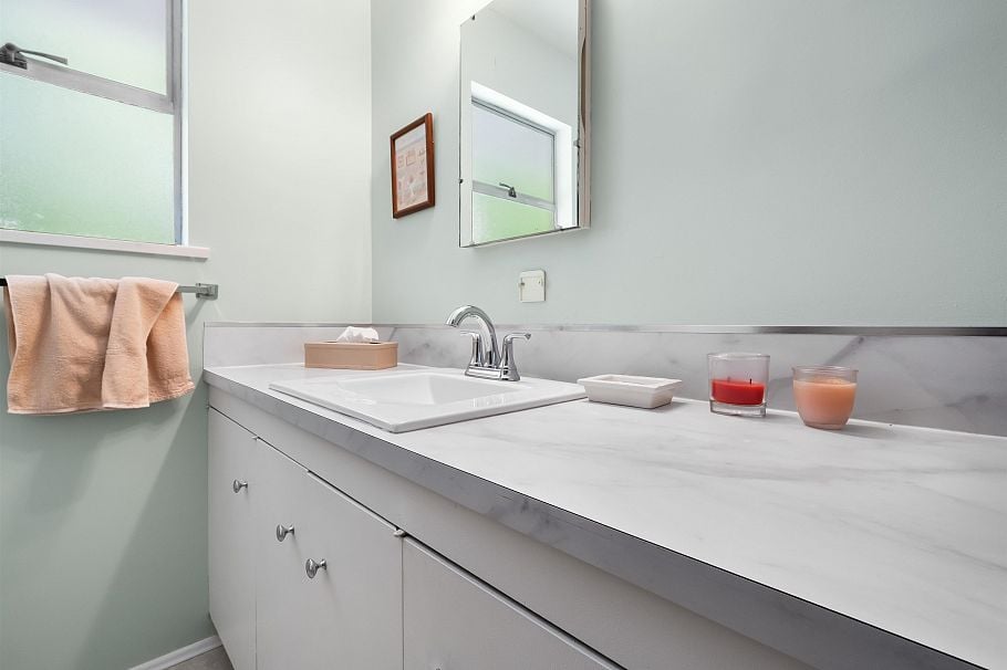 628 E St. James Road North Vancouver, BC - 20