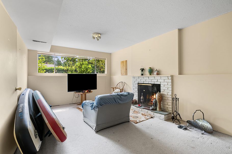 628 E St. James Road North Vancouver, BC - 22