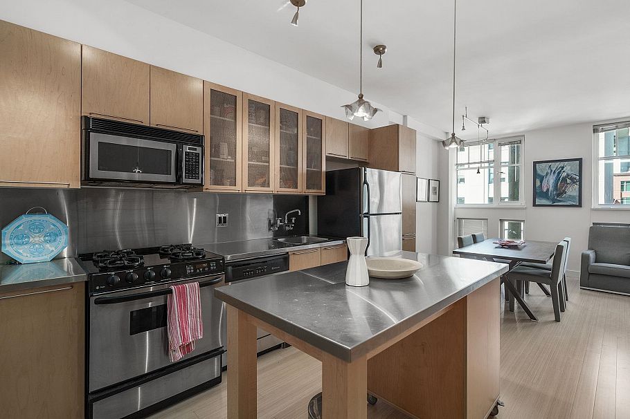 402 1072 Hamilton Street Vancouver, BC - 4