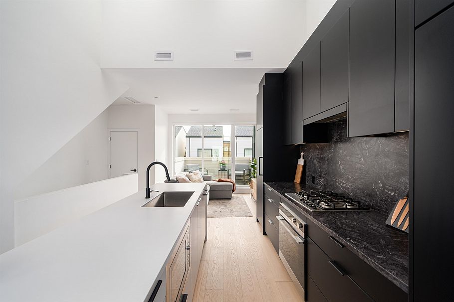 650 E 2nd Street North Vancouver, BC - 21
