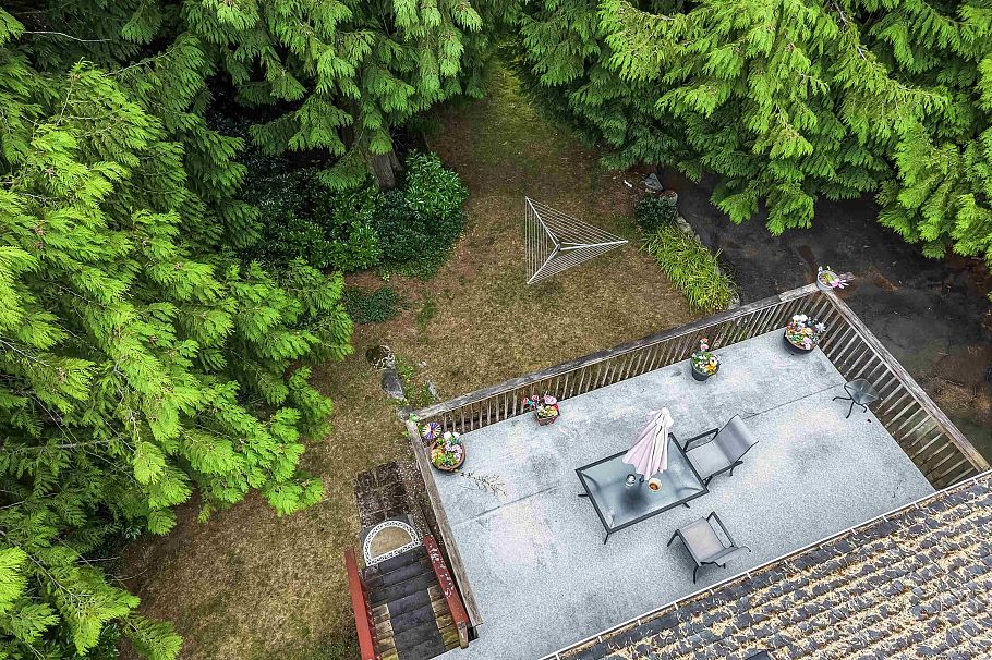 628 E St. James Road North Vancouver, BC - 29