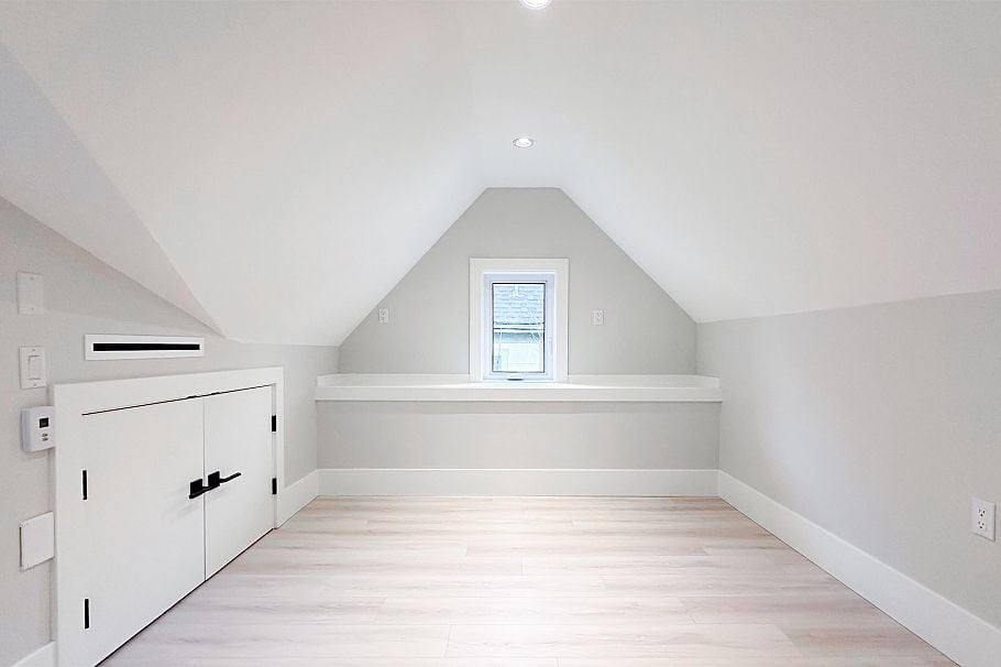 2373 W 7th Street Vancouver, BC - 32