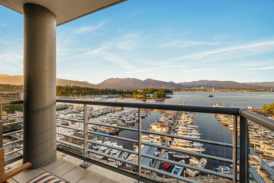 1002 499 Broughton Street Vancouver, BC - 2