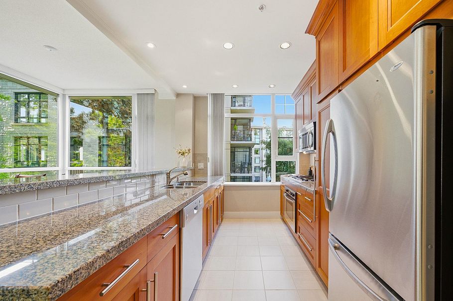305 4759 Valley Drive Vancouver, BC - 3