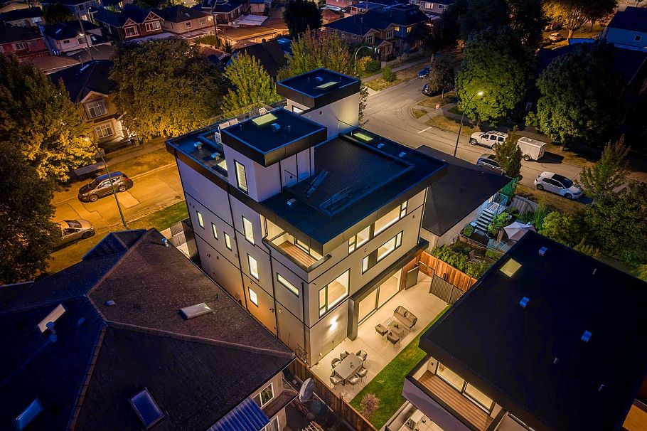 2 3428 Mons Drive Vancouver, BC - 27