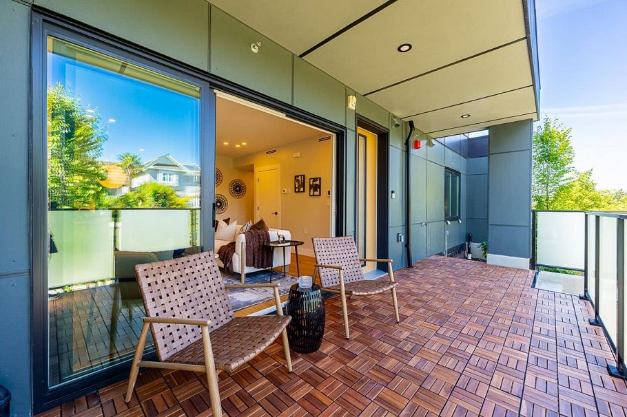 2 676 E 22nd Avenue Vancouver, BC - 3