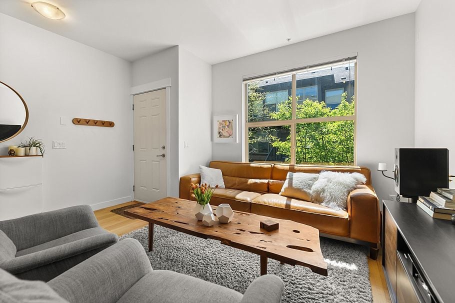 3 307 E 15th Street North Vancouver, BC - 5