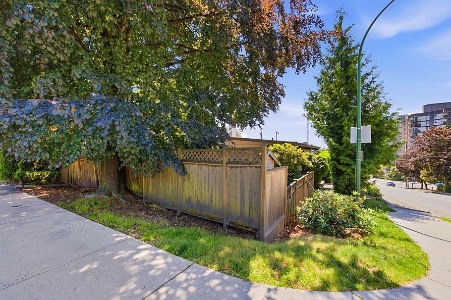 338-342 St. Georges Avenue North Vancouver, BC - 11