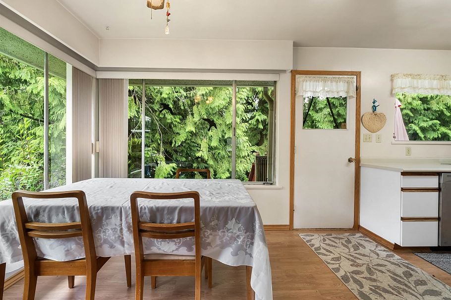 628 E St. James Road North Vancouver, BC - 11