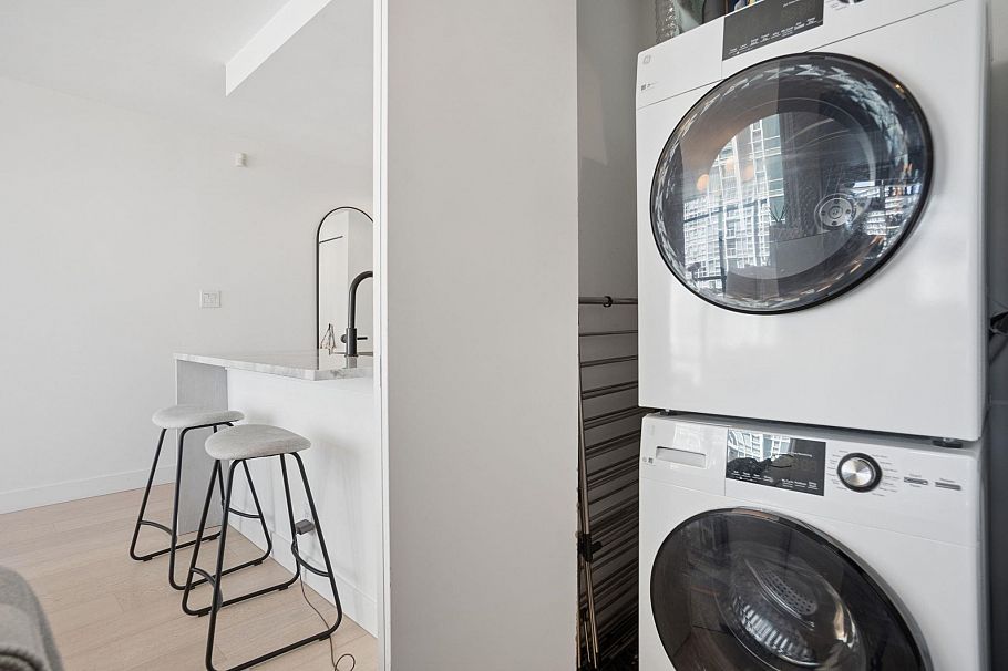 2905 198 Aquarius Mews Vancouver, BC - 16