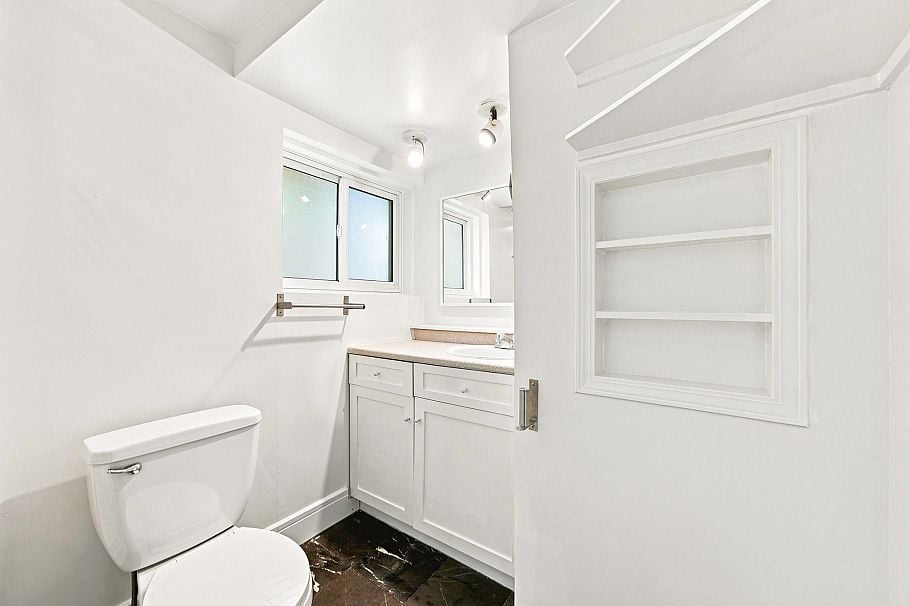 338-342 St. Georges Avenue North Vancouver, BC - 22