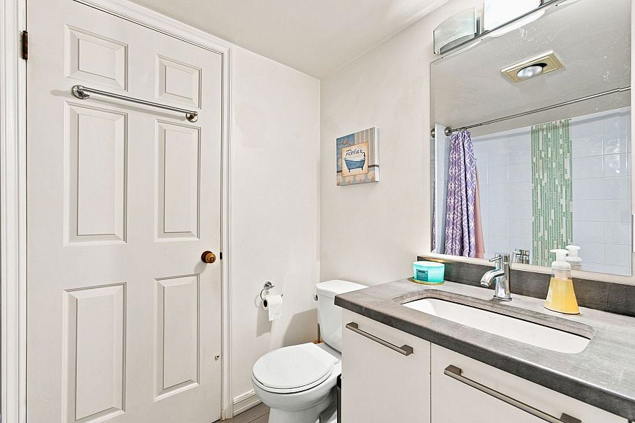 104 2181 Panorama Drive North Vancouver, BC - 17