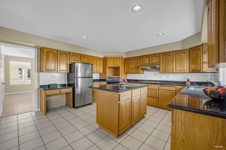 2445 W 19th Avenue Vancouver, BC - 9