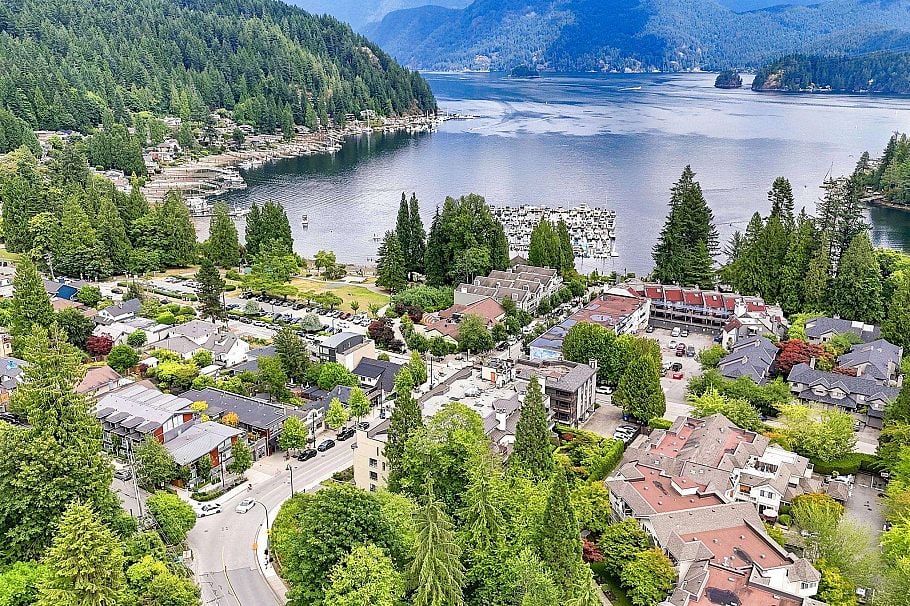 104 2181 Panorama Drive North Vancouver, BC - 35