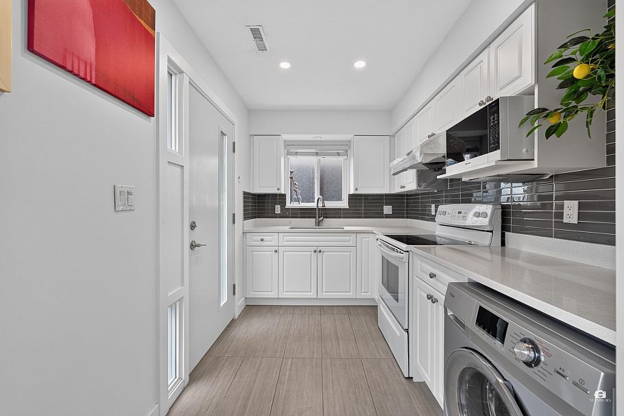 196 E 58th Avenue Vancouver, BC - 9