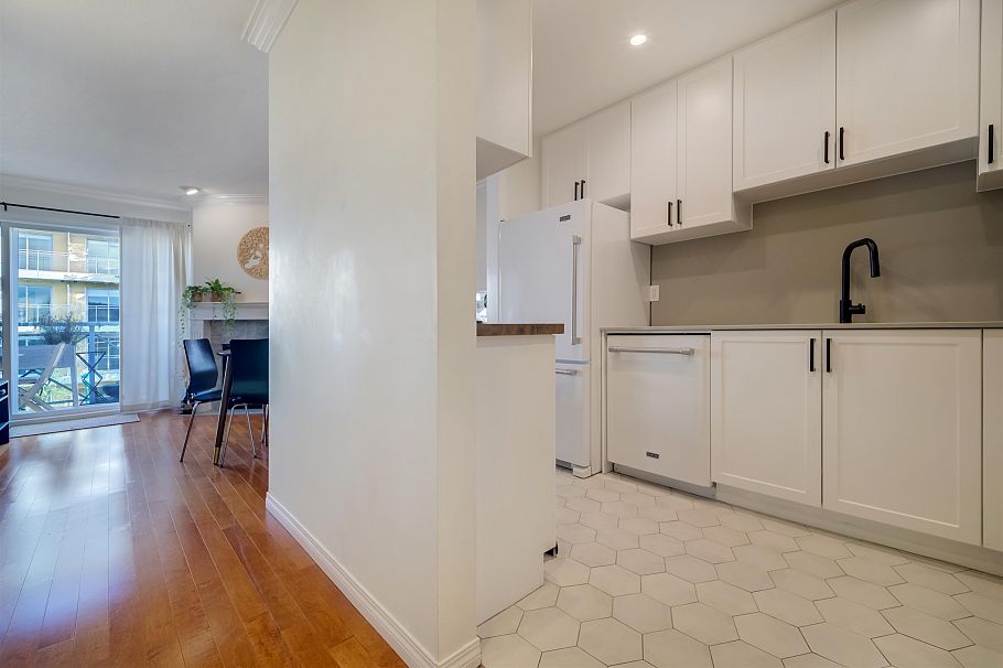 301 1868 E 11th Avenue Vancouver, BC - 11