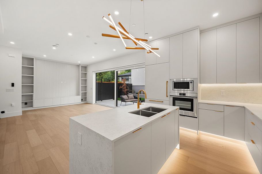 2 3428 Mons Drive Vancouver, BC - 4