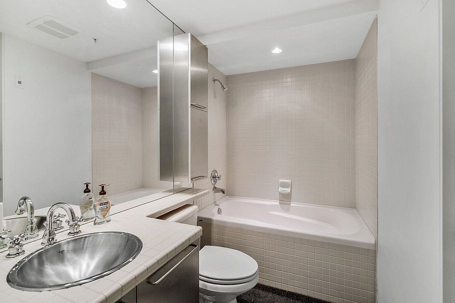 402 1072 Hamilton Street Vancouver, BC - 18
