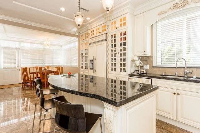 1128 W 37th Avenue Vancouver, BC - 5