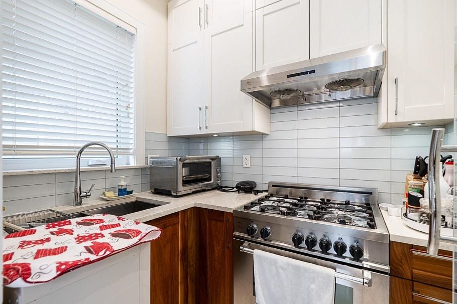 152 W 48th Avenue Vancouver, BC - 15