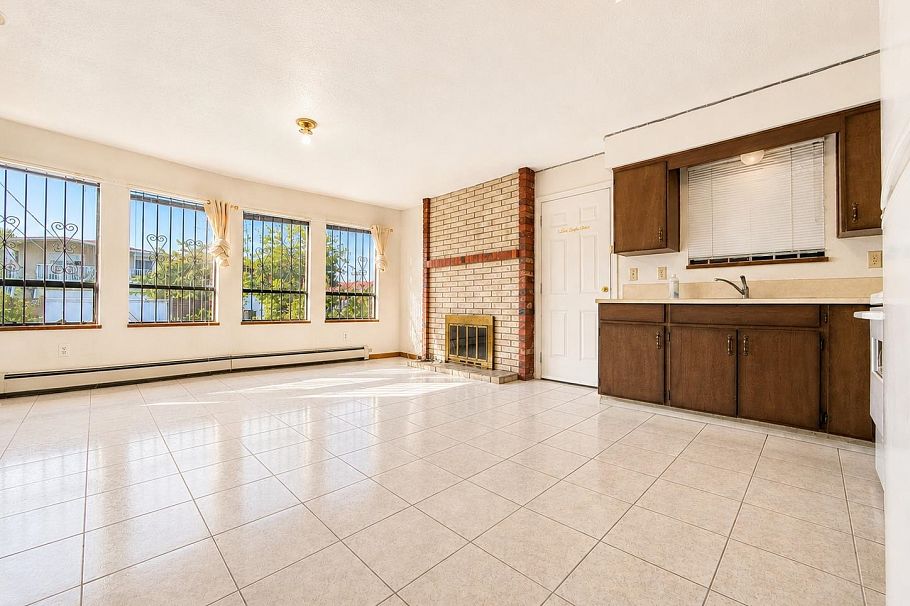 3292 E 43rd Avenue Vancouver, BC - 22