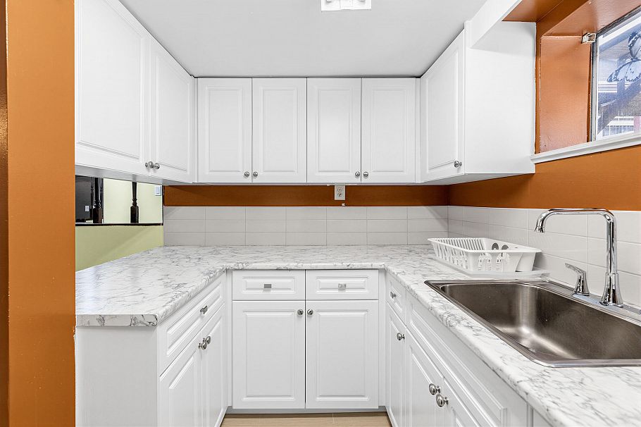 3378 E 26th Avenue Vancouver, BC - 35