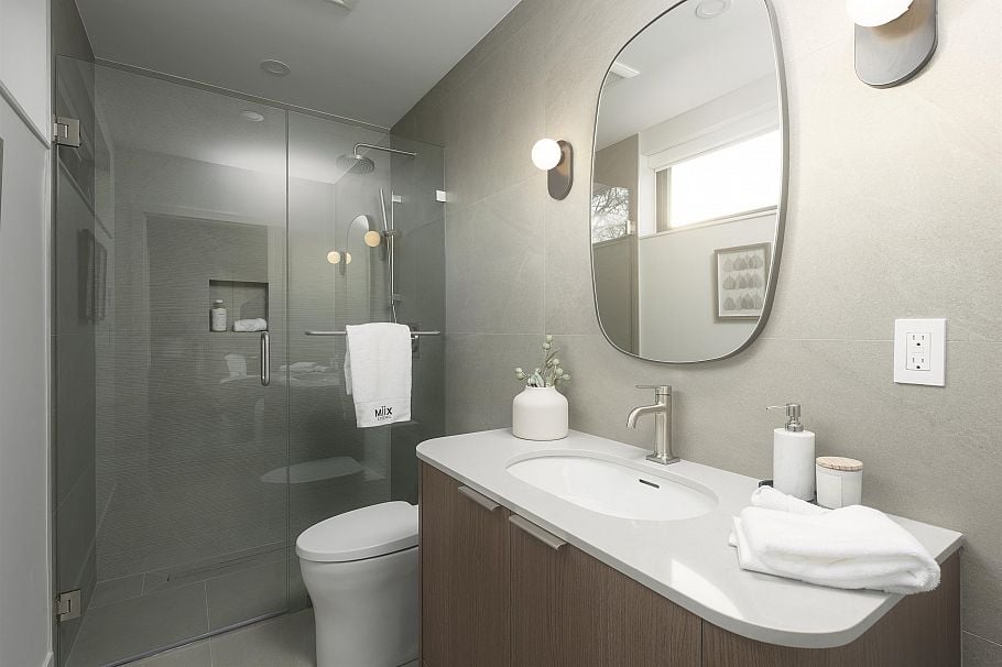 1 2637 W 12th Avenue Vancouver, BC - 16