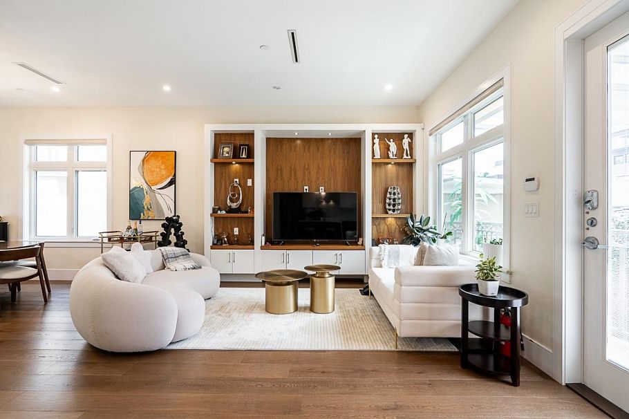 152 W 48th Avenue Vancouver, BC - 9