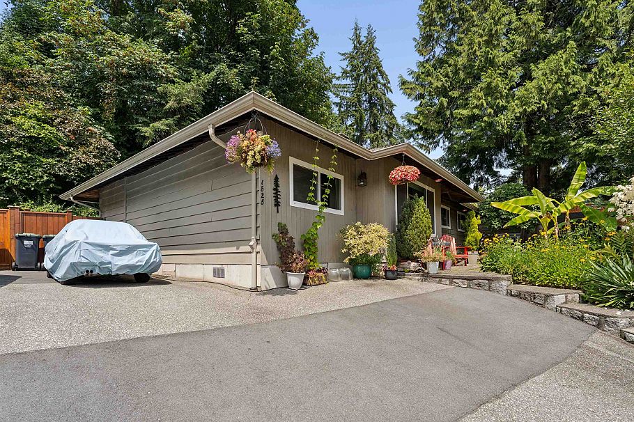 1525 Avonlynn Crescent North Vancouver, BC - 1