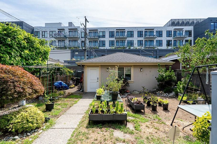 152 W 48th Avenue Vancouver, BC - 36