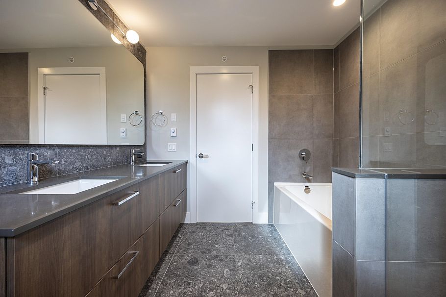 102 2322 Emery Court Vancouver, BC - 23