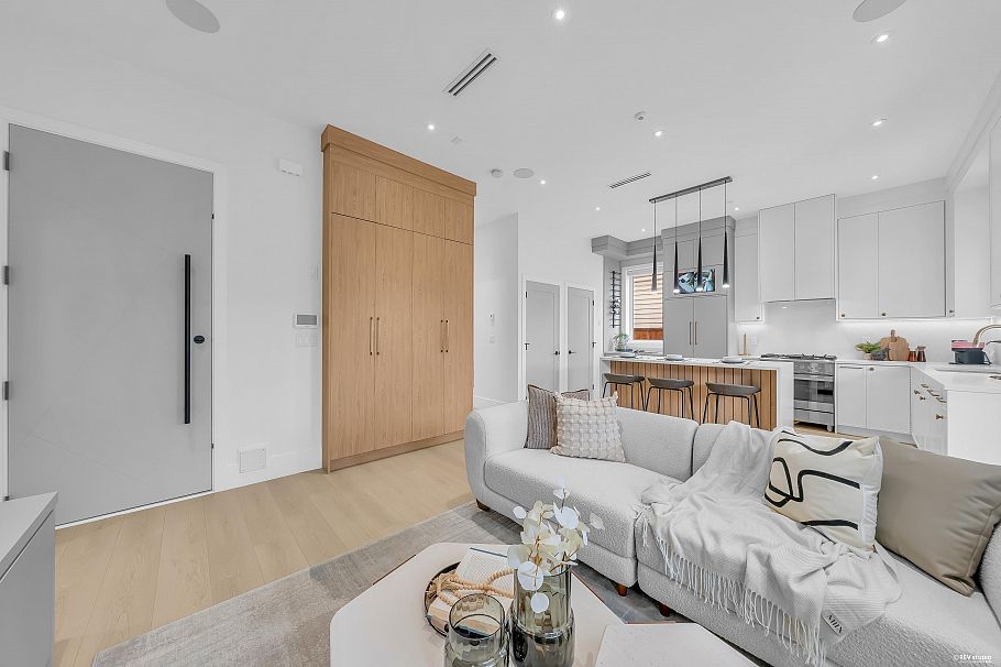 2 3627 E 45th Avenue Vancouver, BC - 7