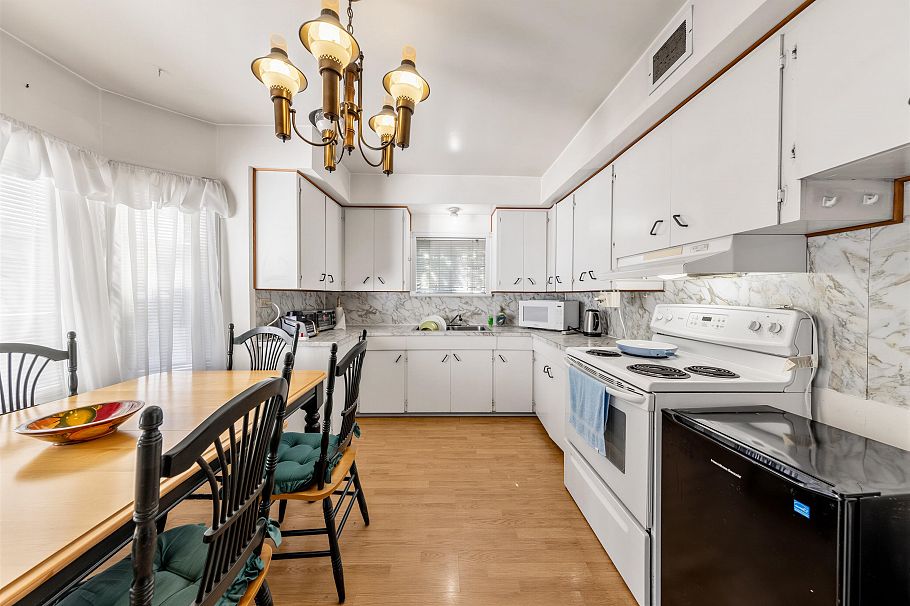 3378 E 26th Avenue Vancouver, BC - 21