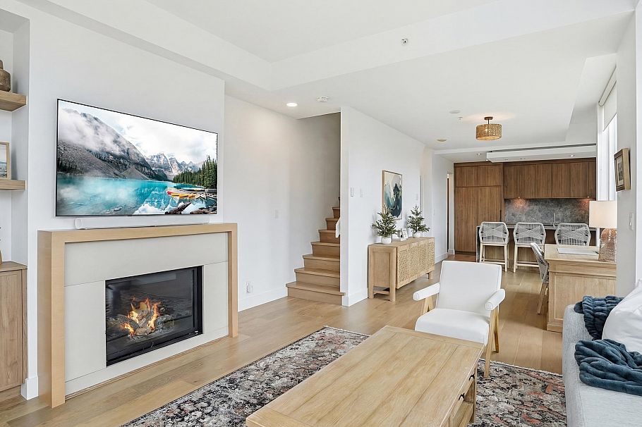 1576 W 8 Avenue Vancouver, BC - 4