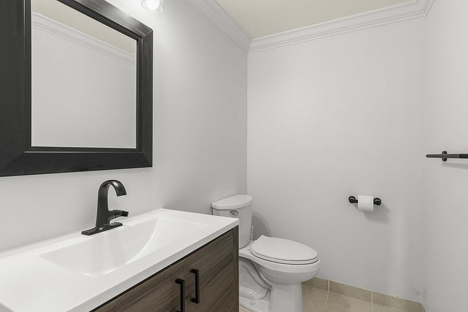 307 308 W 2nd Street North Vancouver, BC - 20