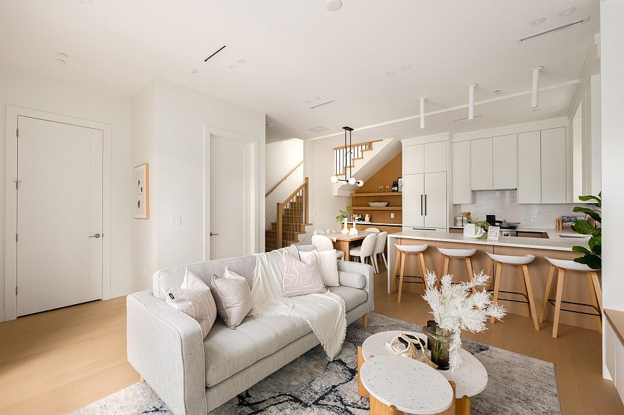 1 3645 Dundas Street Vancouver, BC - 4