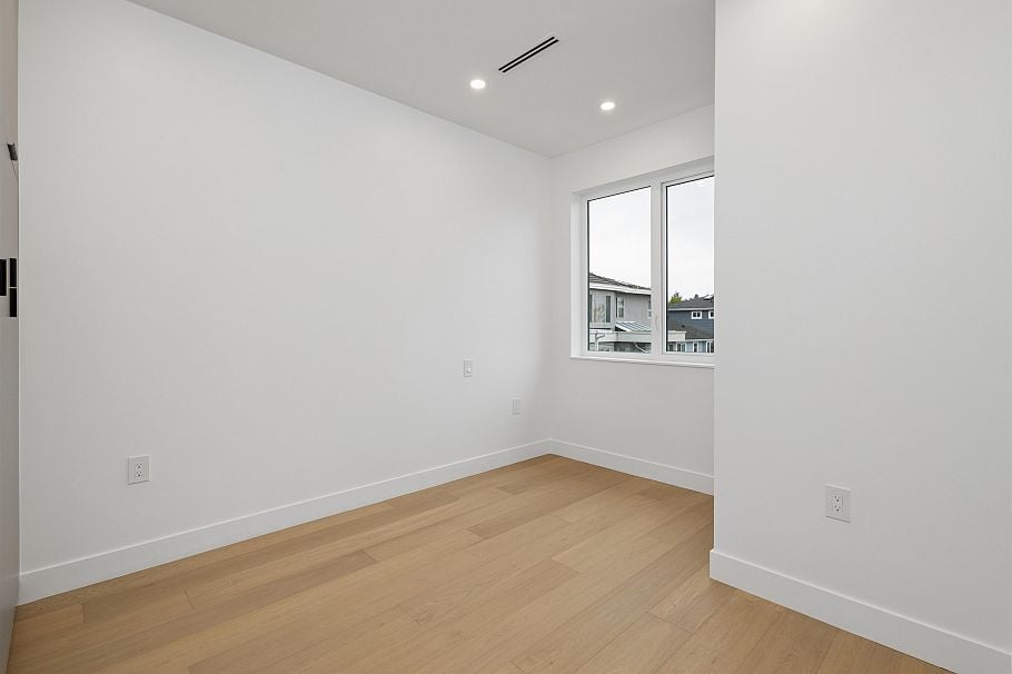2 3639 E 46th Avenue Vancouver, BC - 24