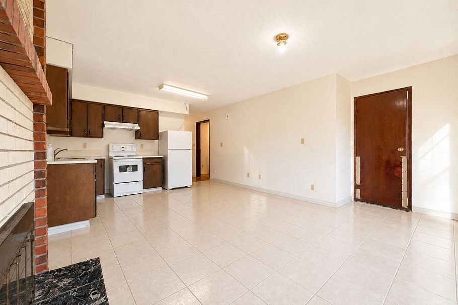 3292 E 43rd Avenue Vancouver, BC - 23