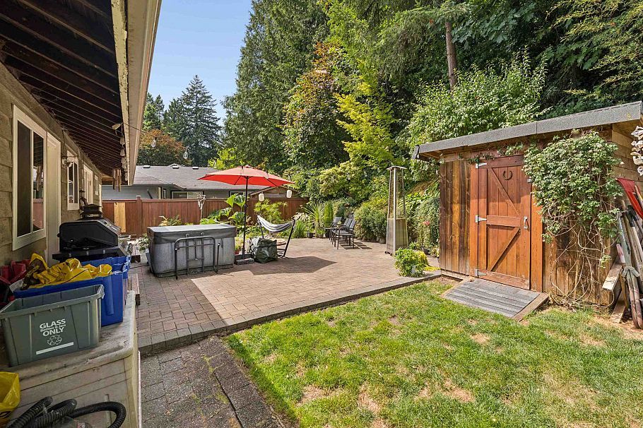 1525 Avonlynn Crescent North Vancouver, BC - 22