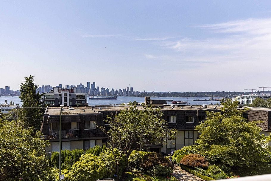 307 308 W 2nd Street North Vancouver, BC - 31