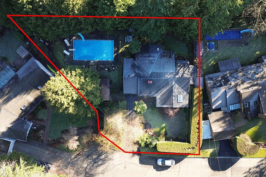 1670 Ayleslynn Drive North Vancouver, BC - 30